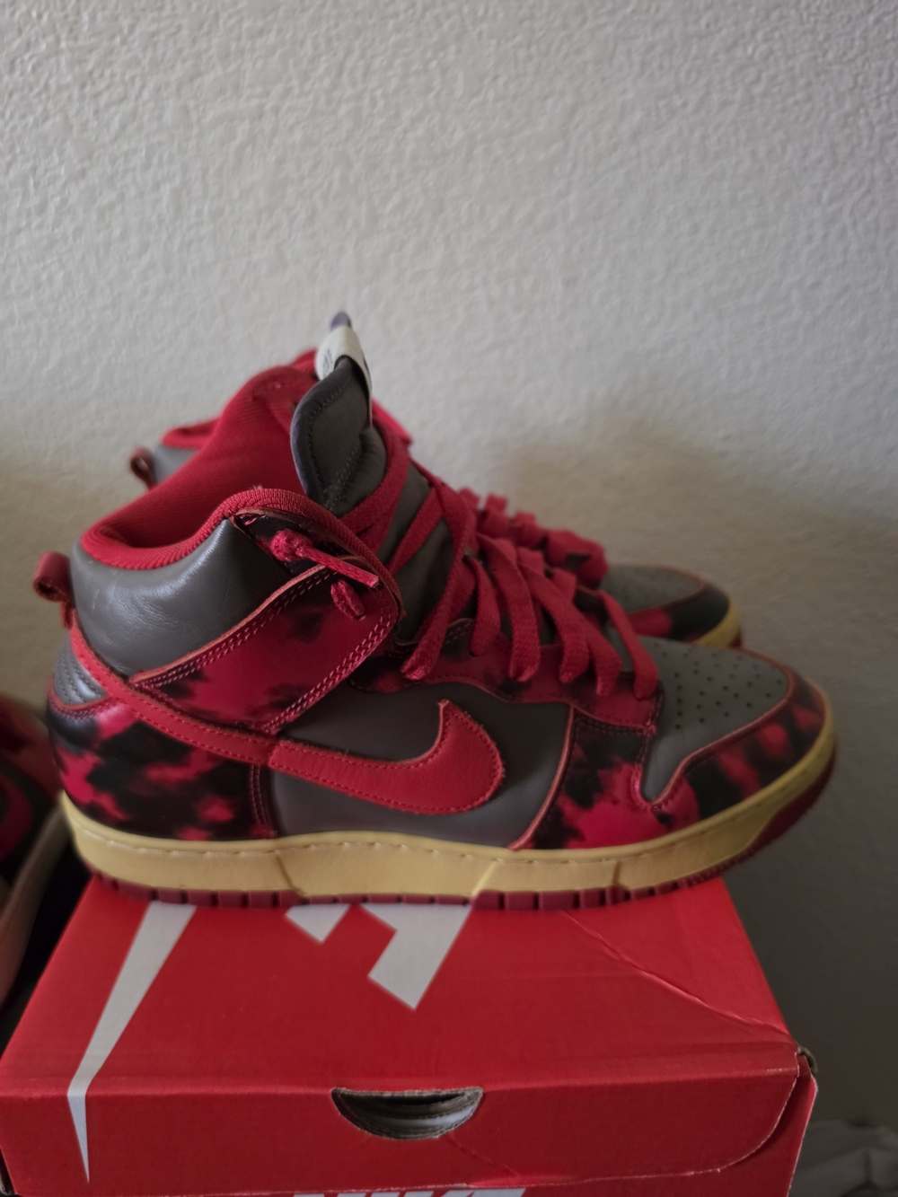 Nike Mens High-Top Sneakers in Red and Gray